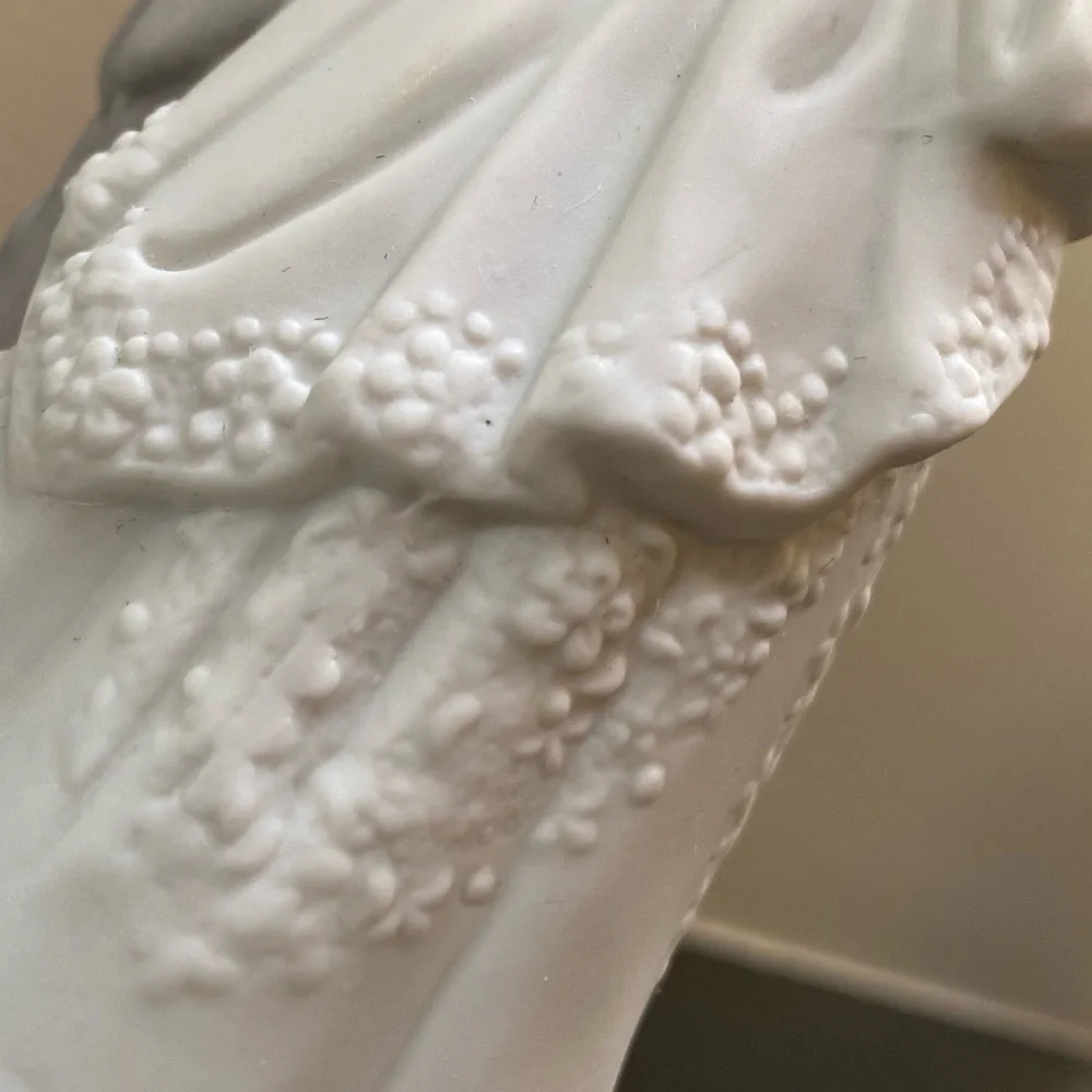 EHW Wedding Cake Bride & Groom Topper/Music Box 